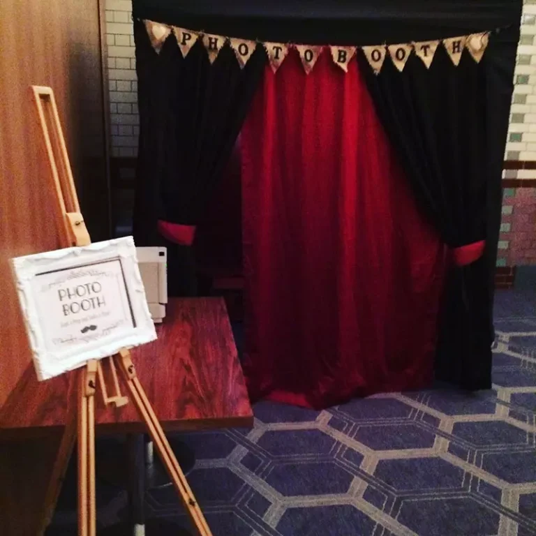 Vintage Boudoir Photo Booth Hire